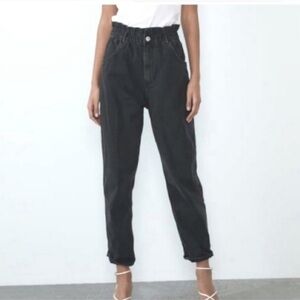 Zara🌺Black Cropped Jeans